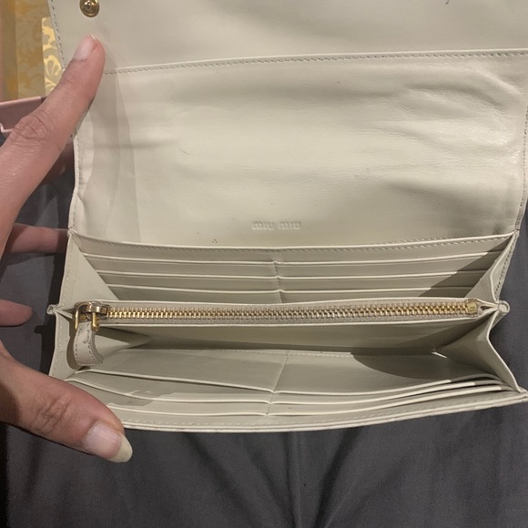Auth. Miu miu wallet - 100% authentic - Picture 4 of 7